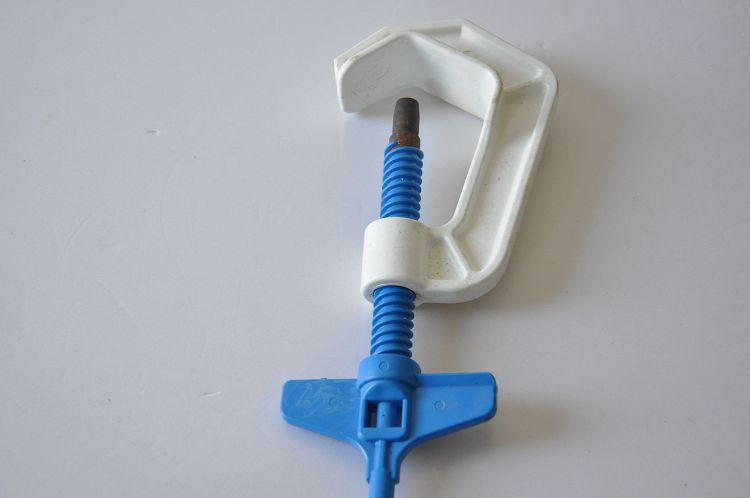 PE旁（páng）通打孔器